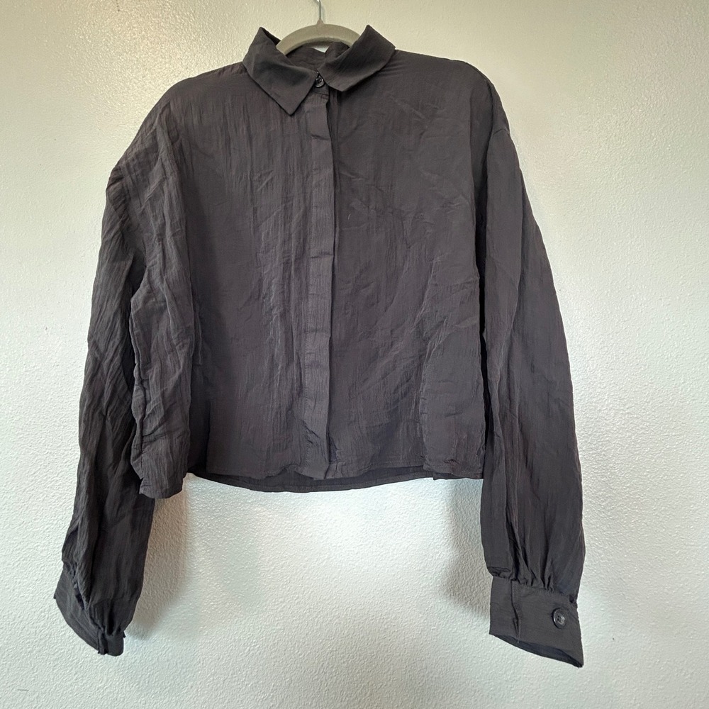 Forever 21‎ Charcoal Gray Crinkled Texture Cropped Button Up Shirt Women's Large